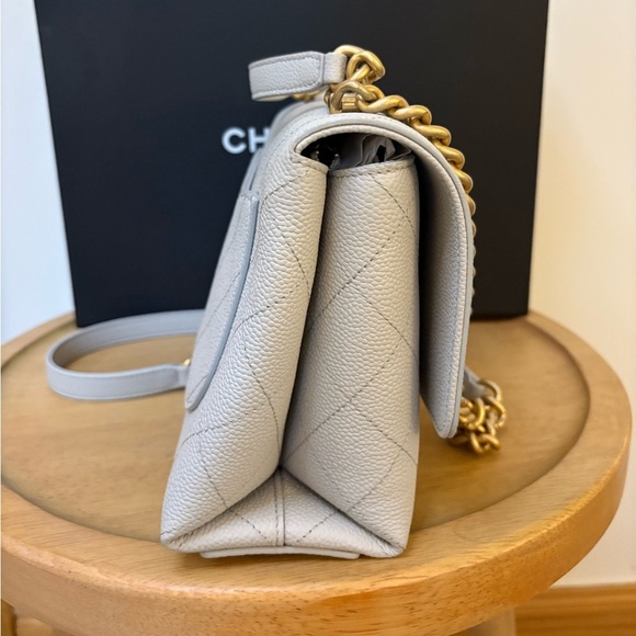 Chanel Chic Caviar Affinity Flap Bag - Picture 5 of 11